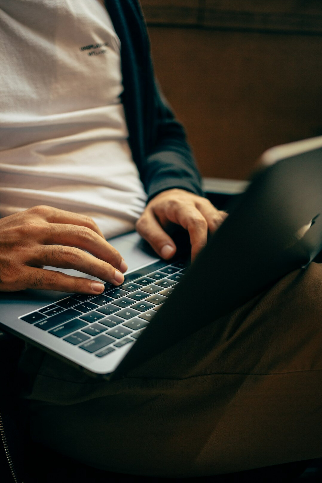 croatian programmer at laptop